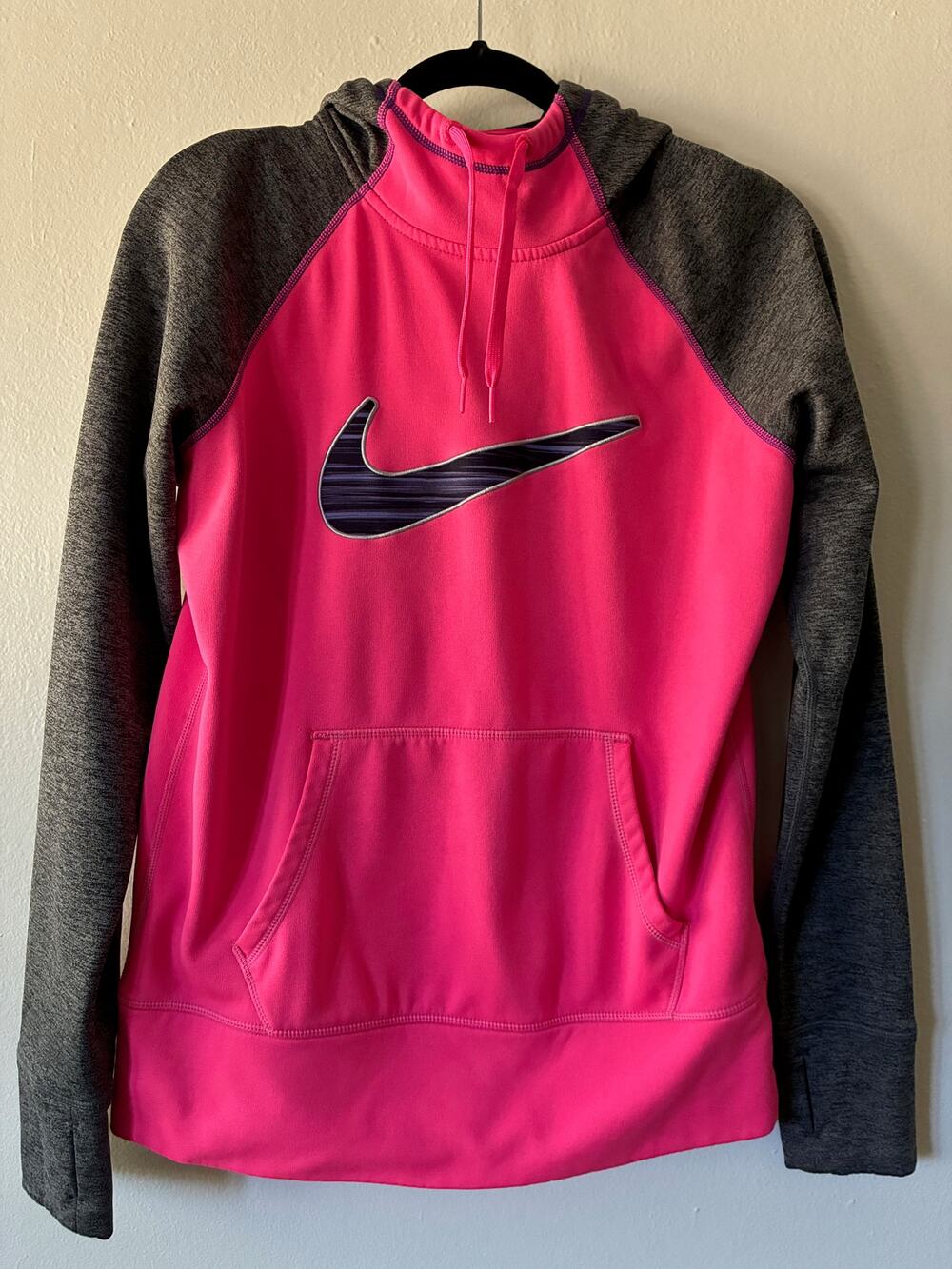 Nike Therma FIT Hoodie Womens Med Pink Gray Pullover Swoosh Athletic Sweatshirt